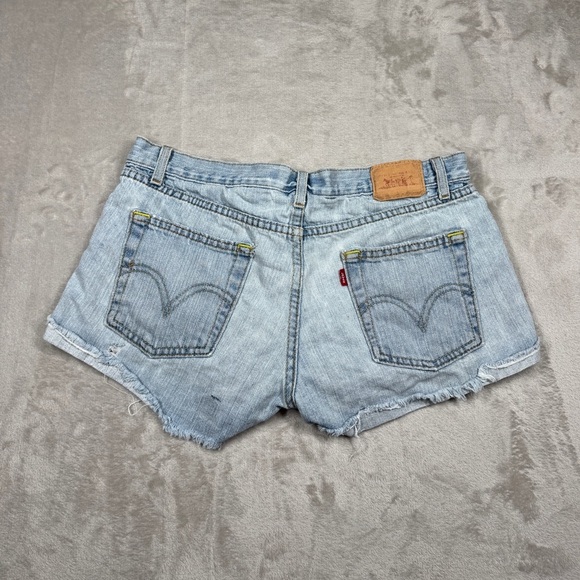 Vintage Levi’s Boyfriend 100% Cotton Worn In Light Blue Denim Shorts Size 5 - Picture 1 of 16